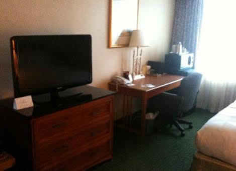 Radisson Rochester Airport Экстерьер фото